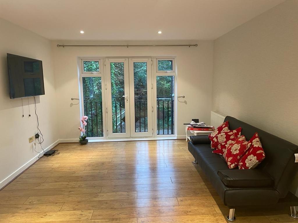 Luxurious & Cosy Apartment In Surrey Weybridge Exterior photo